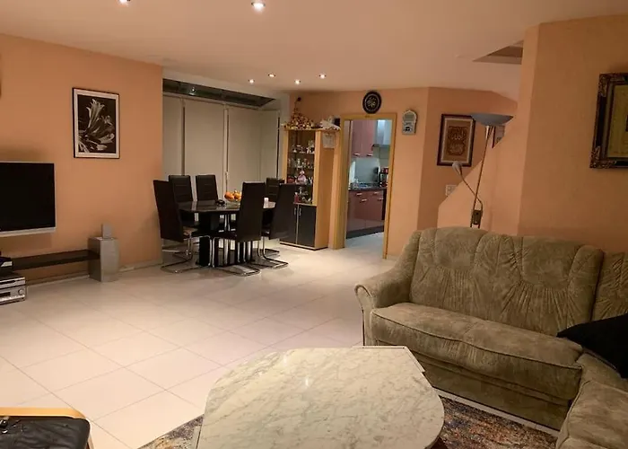 Beautiful House With Free Parking On Premise