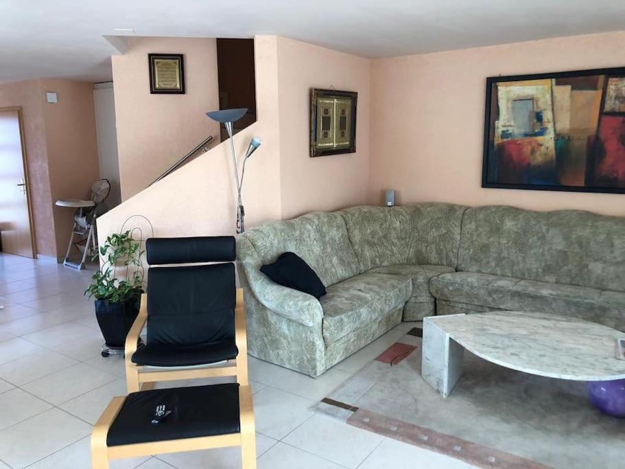 Beautiful House With Free Parking On Premise Utzenstorf